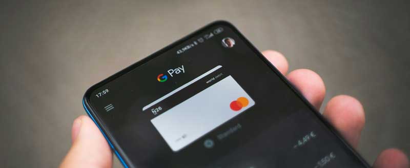 Älypuhelimessa Google Pay -maksutoiminto avattuna